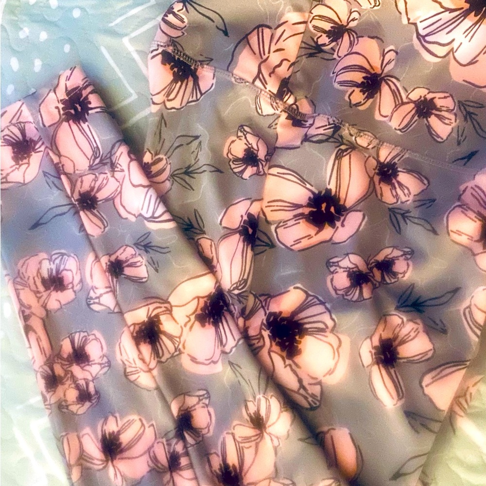 Grey and pink flowered leggings